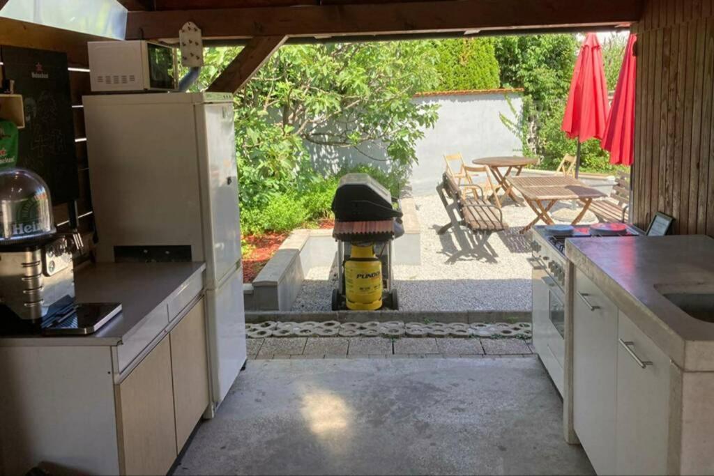 Huge Bbq Garden 1, Basement App Two Bathrooms, Ac, Free Parking * Ljubljana