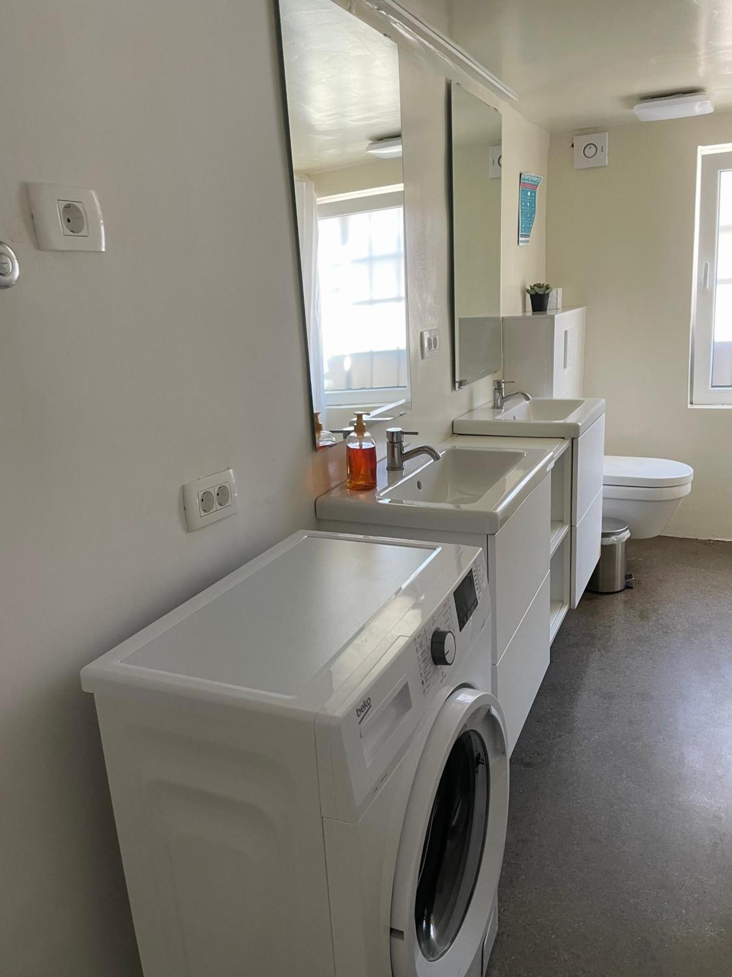 Apartment Huge Bbq Garden 1, Basement App Two Bathrooms, Ac, Free Parking